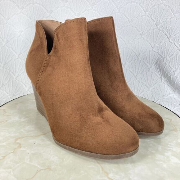SODA Ankle Boots Womens Size 10 Brown V Cut Shaft Almond Toe Slip On Wedge Shoes - Picture 2 of 12
